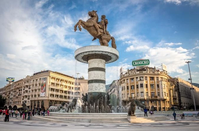 Aυτά είναι τα νέα μπρελόκ που κυκλοφορούν στα Σκόπια – Τα σχόλια περισσεύουν…